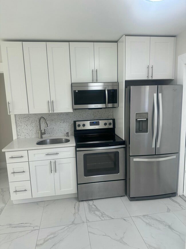 Building Photo - 1227 NW 6th Ave