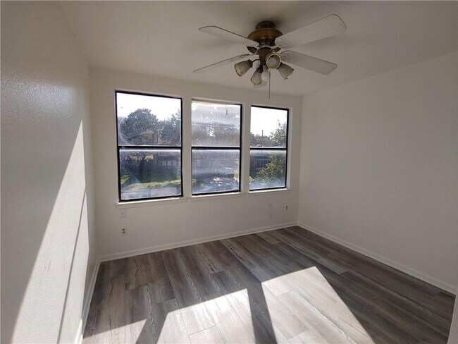 Building Photo - 13353 Water Oak Ln