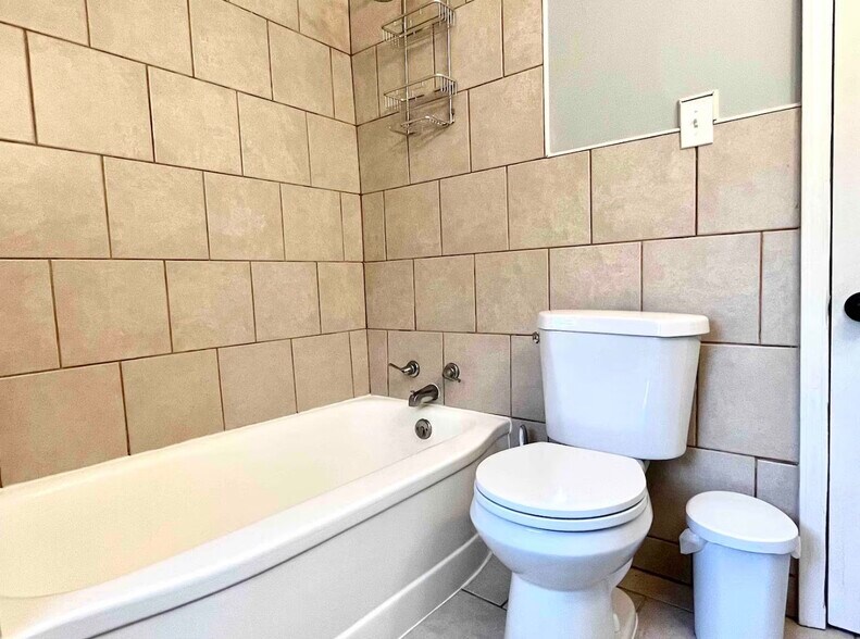 Building Photo - 10702 Lamontier Ave