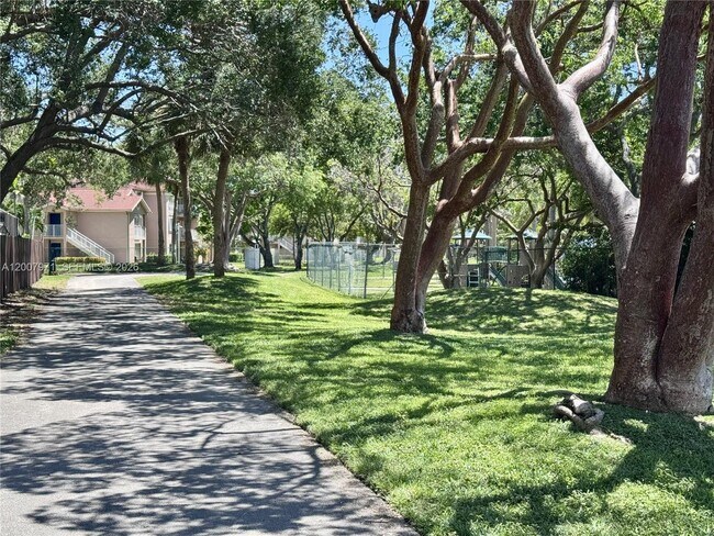 Building Photo - 10420 SW 158th Ct