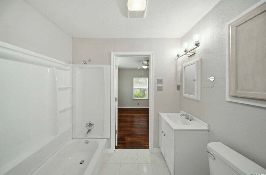 Building Photo - 435 Avondale Ave