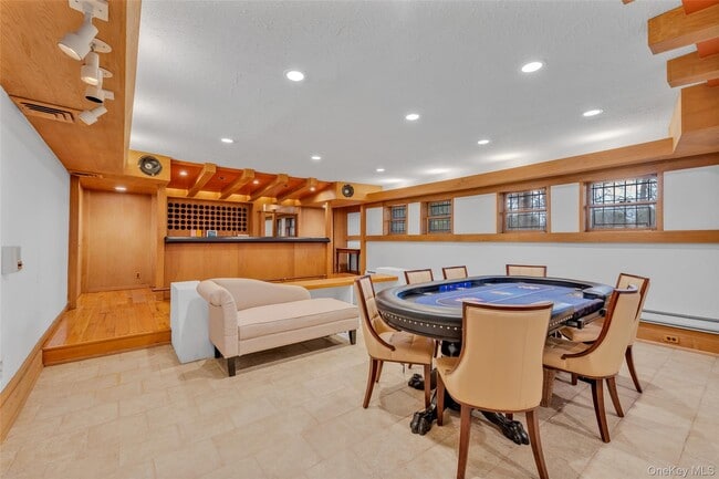 Building Photo - 8 Plaka Ct