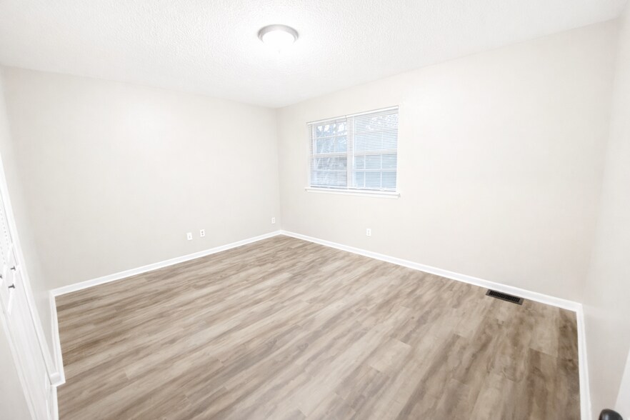 Building Photo - 5706 Wilder Rd