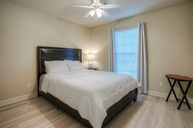 Building Photo - 824 Cherry Hills Dr