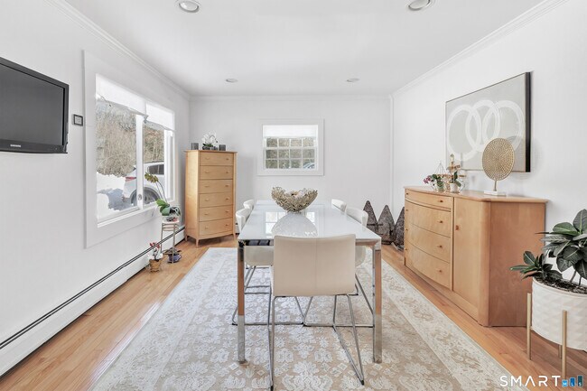 Building Photo - 70 Cranbury Rd