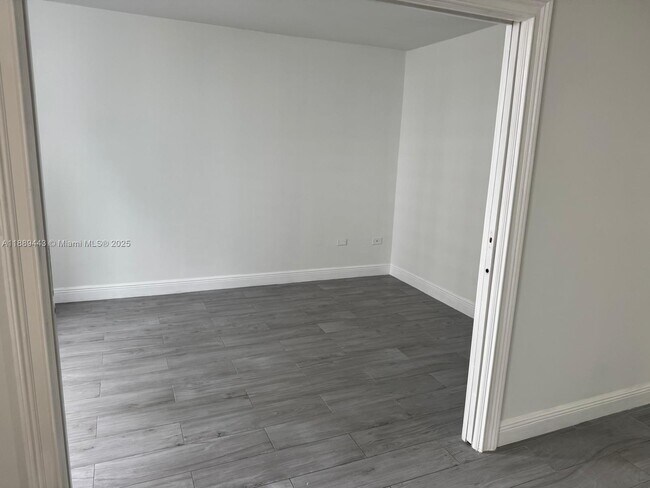 Building Photo - 701 Brickell Key Blvd