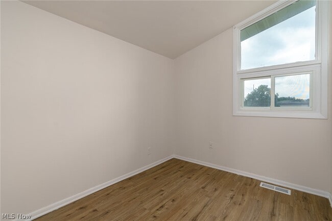 Building Photo - 9081 Royalton Rd