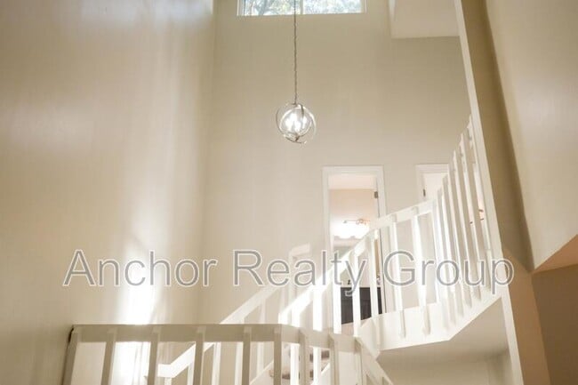 Building Photo - 331 Sunflower Ct