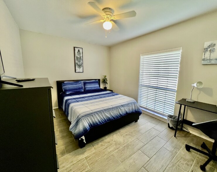Building Photo - 550 Westoak