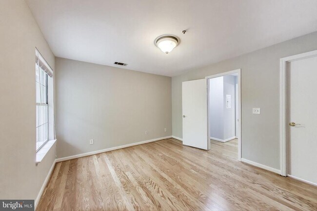 Building Photo - 5700 Chapman Mill Dr