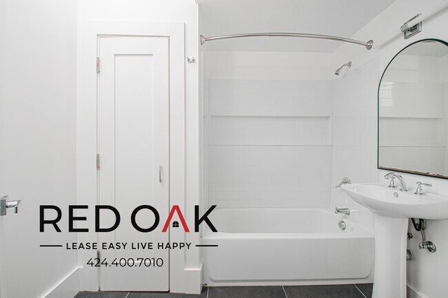 Building Photo - 6533 Hollywood Blvd