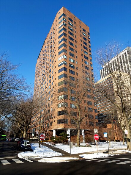 The Damien from East - 3100 N Lake Shore Dr