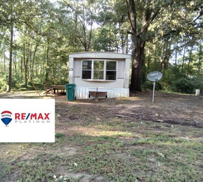 Building Photo - 8910 Via Ln