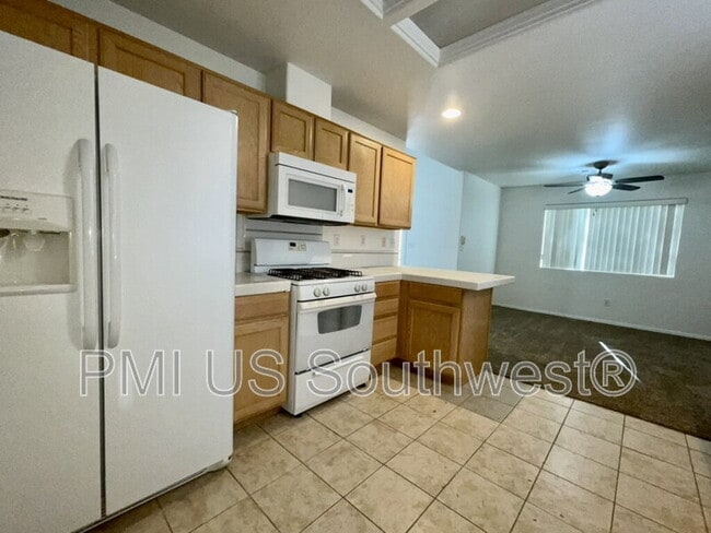 Building Photo - 4891 S Rinaldi Dr