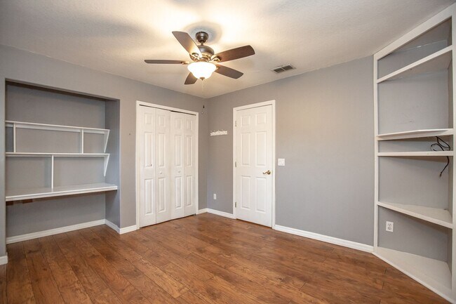 Building Photo - FOR RENT!!! STUNNING AND SPACIOUS 5 BEDROOM SINGLE FAMILY HOME...