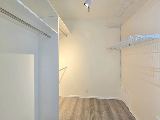 Building Photo - 2 Bedroom Home with Sound, Island and Ferr...