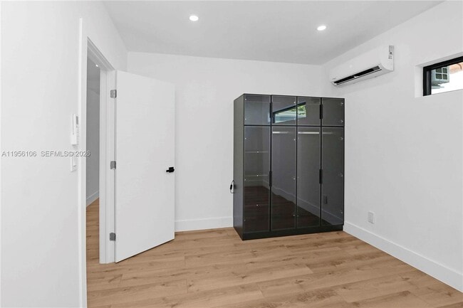 Building Photo - 419 78th St