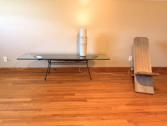 Building Photo - Hilltop Charm in Floyds Knobs – Spacious All-Brick Beauty with Room to Grow!