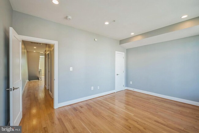 Building Photo - 1404 K St SE