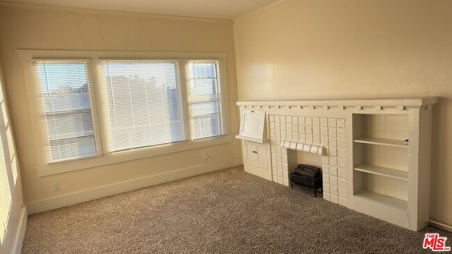 Building Photo - 1510 E Broadway