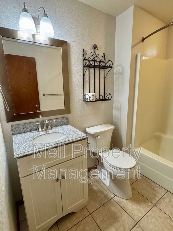 Building Photo - 231 Dogleg Pl