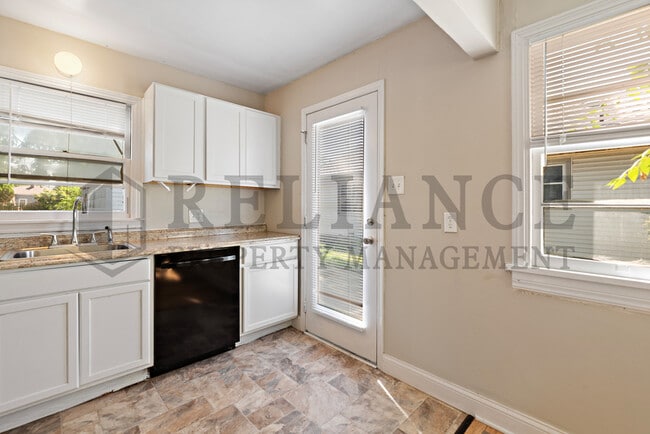 Building Photo - 1430 S Martinson St