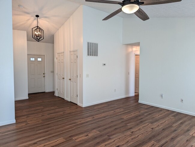 Building Photo - AVAILABLE NOW! 3 Bedroom Ranch with 2 Full...