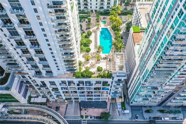 Building Photo - 1050 Brickell Ave