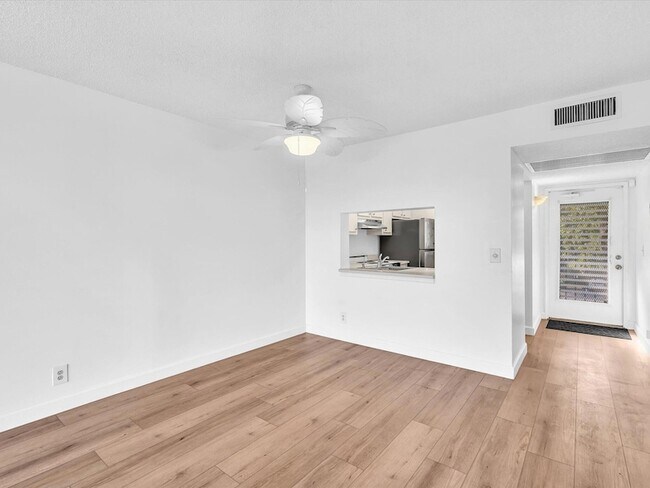 Building Photo - 9470 Poinciana Pl