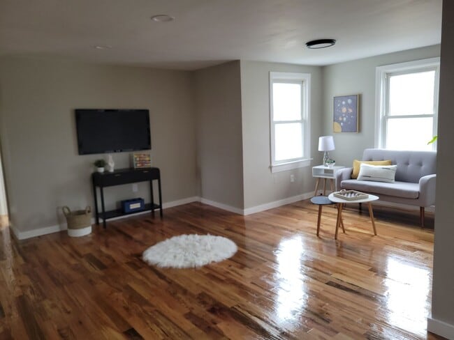 Building Photo - Single-Family Living in Killingly