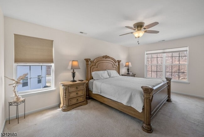 Building Photo - 706 Skyline Dr