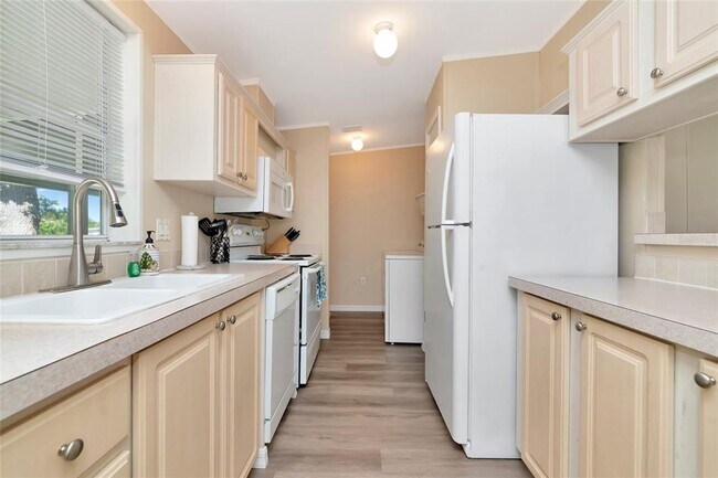 Building Photo - 3308 Anastasia Pl