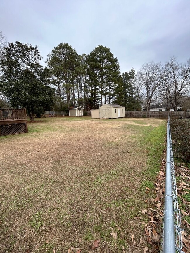 Building Photo - 3/2 Nice House in East Rome $1,895