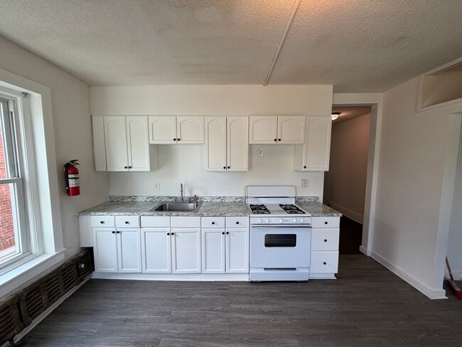 Building Photo - 639 Haws Ave