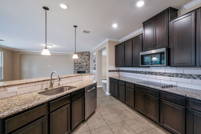 Building Photo - APPLICATION RECEIVED        4 Bedroom 2.5 Bath Ready for Move-in