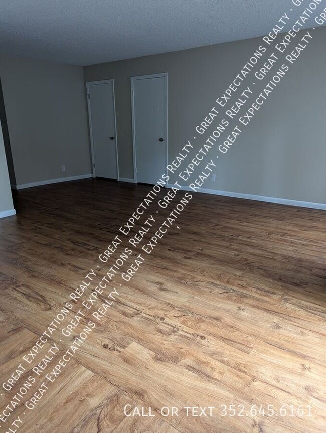 Building Photo - 121 SE 13th Ave