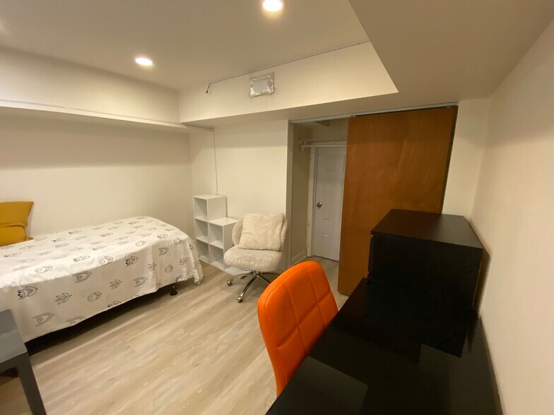 Room # 6 - 4427 Nebraska Ave NW