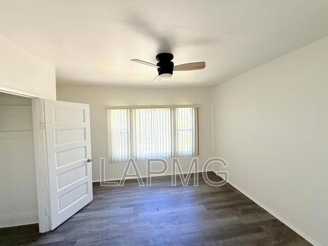 Building Photo - 1910.5 Daly St