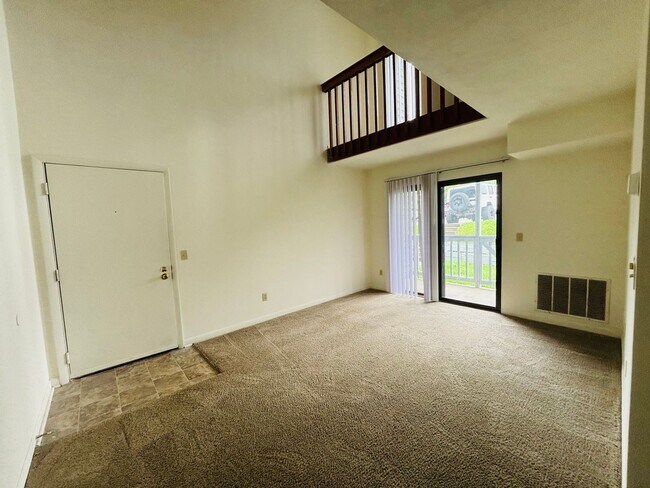 Building Photo - 503 Sunridge Dr