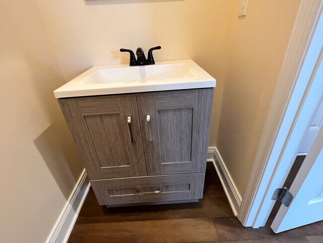 Building Photo - Stunning, Modern 4-Bed / 2.5-Bath Home for Rent – Less Than 20 Minutes to Downtown!