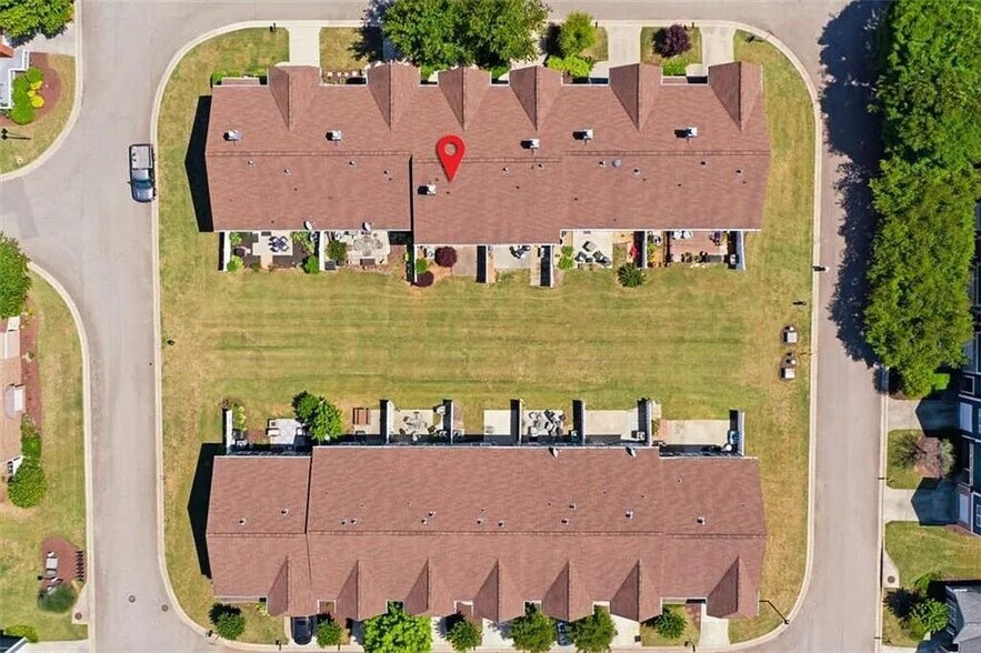 Building Photo - 6411 Silvertide Way