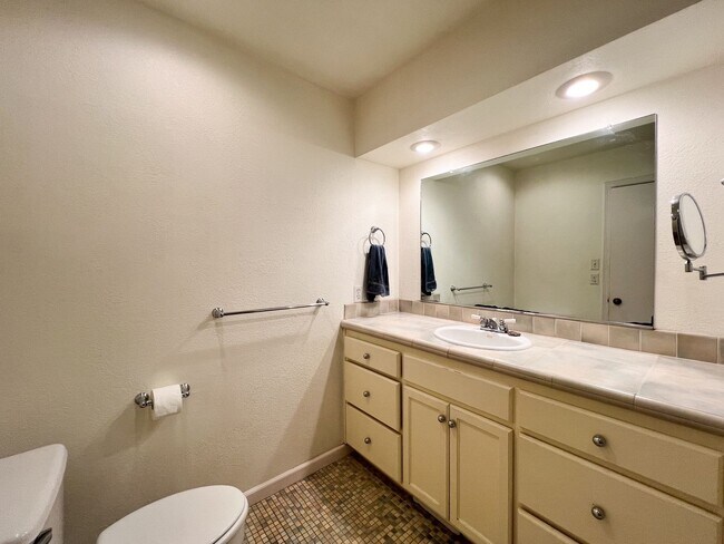 Building Photo - Charming Four Bedroom Home in Napa's Sough...