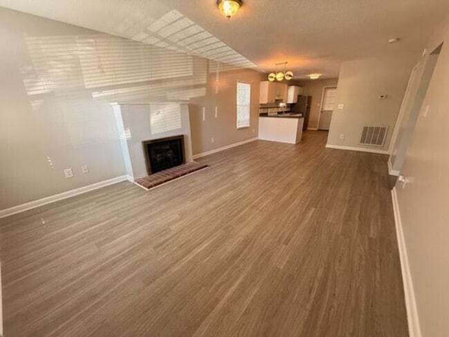 Building Photo - Move In Now & Save – Limited Availability at $1,399! Collegeview Apartments! Updated 2 Bed 2 Bath...