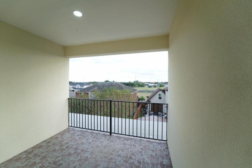 3rd floor balcony - 1121 Shavano Dr