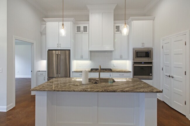 Building Photo - 1172 Greenfield Cir