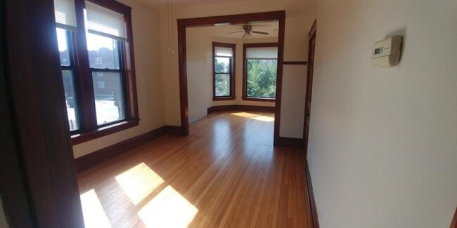 Building Photo - 3 bedroom in Chicago IL 60647