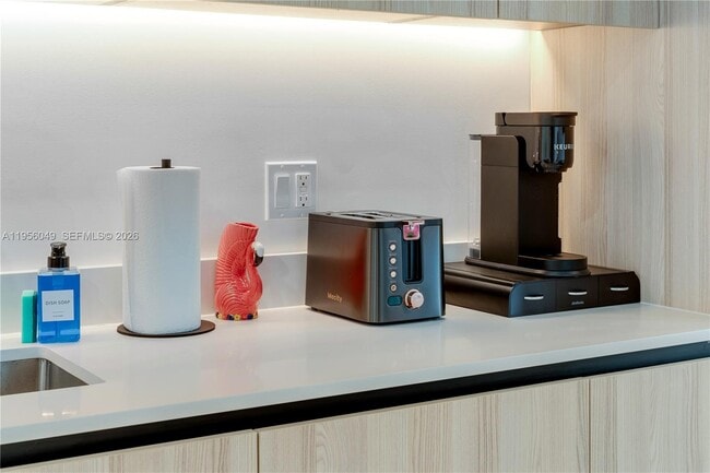 Building Photo - 225 N Miami Ave