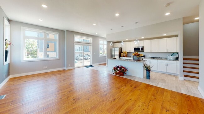 Building Photo - $1655 per Bedroom | 8BR Townhome in Fort S...