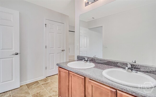 Building Photo - 40 Burnt Oak Rd