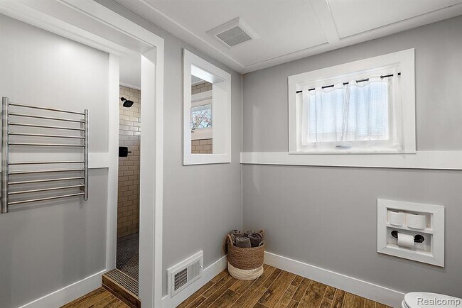 Building Photo - 222 Ackerson Lake Dr